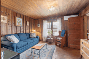 glen_choga_Lodge_Nantahala_NC_Hotel_Hydrangea_Suite 2 - Glen Choga Lodge image of hotel room at glen choga lodge in nantahala north carolina - Hydrangea Suite