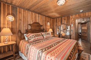 glen_choga_Lodge_Nantahala_NC_Hotel_Hydrangea_Suite 6 - Glen Choga Lodge image of king bed in hotel room at glen choga lodge in nantahala north carolina - Hydrangea Suite
