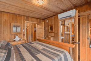 glen_choga_Lodge_Nantahala_NC_Hotel_Mallard_Suite_1 - Glen Choga Lodge image of hotel room at glen choga lodge in nantahala north carolina - Mallard Suite