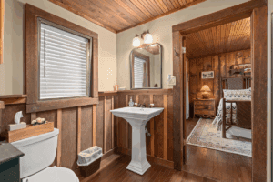 glen_choga_Lodge_Nantahala_NC_Hotel_Nantahala_Suite - Glen Choga Lodge image of hotel room at glen choga lodge in nantahala north carolina - Hummingbird Suite