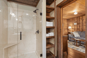 glen_choga_Lodge_Nantahala_NC_Hotel_hummingbird_Suite 4 - Glen Choga Lodge image of hotel room at glen choga lodge in nantahala north carolina - Hummingbird Suite