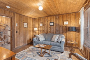 glen_choga_Lodge_Nantahala_NC_Hotel_hummingbird_Suite 6 - Glen Choga Lodge image of hotel room at glen choga lodge in nantahala north carolina - Hummingbird Suite