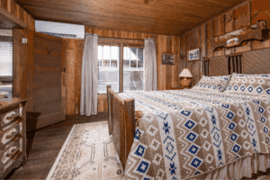 glen_choga_Lodge_Nantahala_NC_Hotel_Nantahala_Suite 2 - Glen Choga Lodge Image of queen in nantahala hotel suite at glen choga lodge